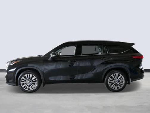 Midnight Black Metallic 2021 Toyota Highlander Platinum