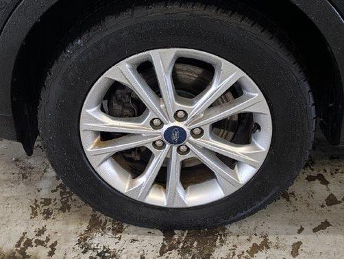 Shadow Black 2018 Ford Escape SE