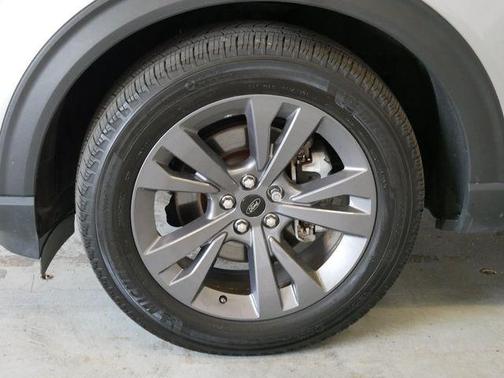 Iconic Silver Metallic 2024 Ford Explorer XLT