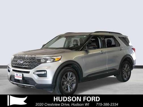 Iconic Silver Metallic 2024 Ford Explorer XLT