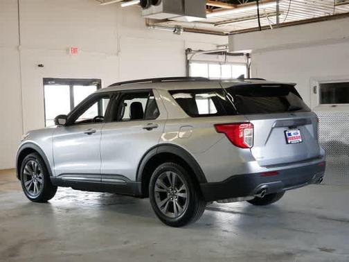 Iconic Silver Metallic 2024 Ford Explorer XLT