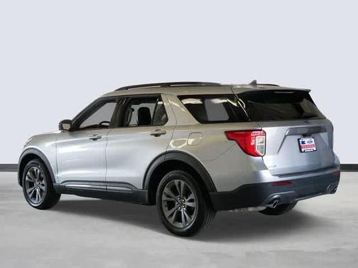 Iconic Silver Metallic 2024 Ford Explorer XLT