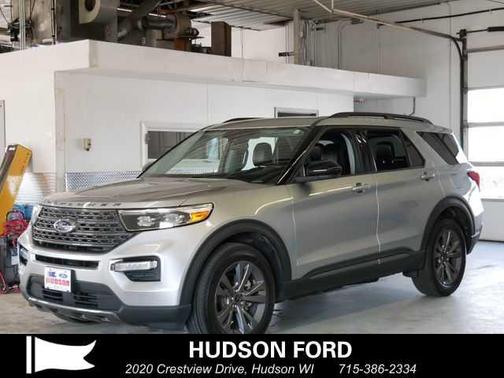 Iconic Silver Metallic 2024 Ford Explorer XLT