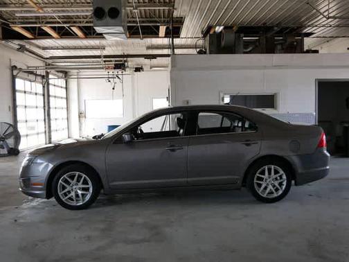 Gray 2010 Ford Fusion SEL