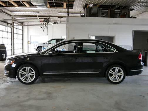 Black 2015 Volkswagen Passat 2.0L TDI DSG SEL Premium