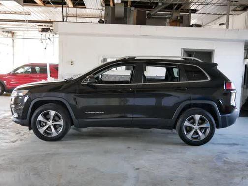 Diamond Black Crystal Pearlcoat 2019 Jeep Cherokee Limited