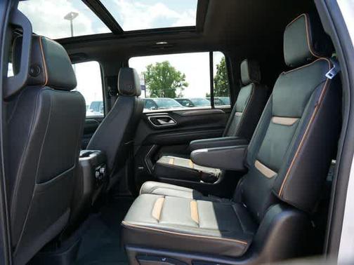 2022 GMC Yukon XL 4WD AT4