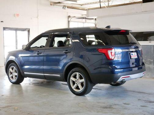 Blue Jeans Metallic 2017 Ford Explorer XLT