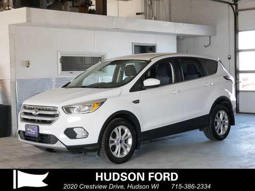 Oxford White 2017 Ford Escape SE