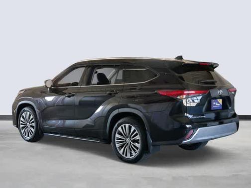 Midnight Black Metallic 2020 Toyota Highlander Platinum