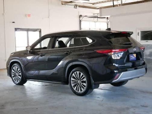 Midnight Black Metallic 2020 Toyota Highlander Platinum