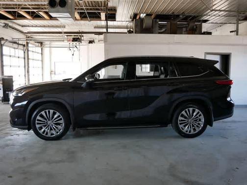 Midnight Black Metallic 2020 Toyota Highlander Platinum
