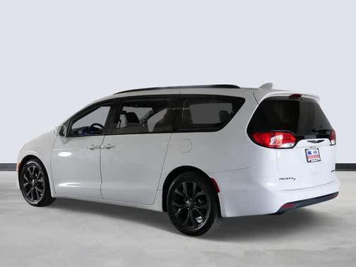 Bright White Clearcoat 2019 Chrysler Pacifica Limited