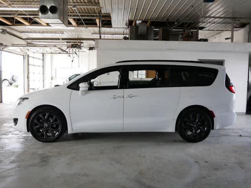Bright White Clearcoat 2019 Chrysler Pacifica Limited