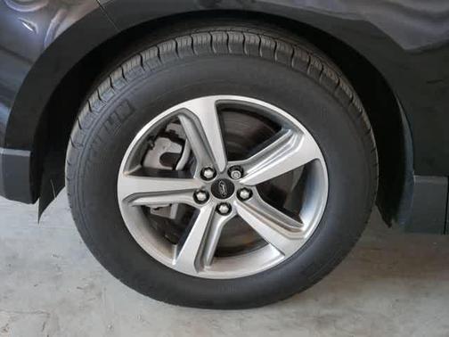 Agate Black Metallic 2024 Ford Edge SEL