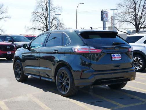 Forged Green Metallic 2024 Ford Edge SE