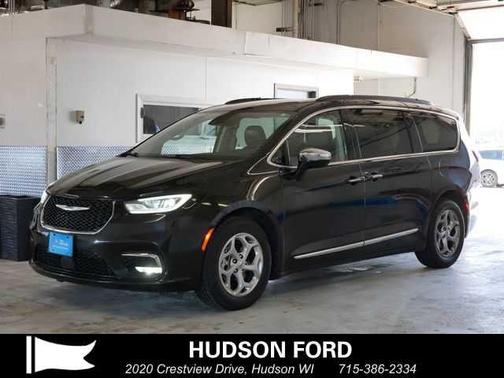 Brilliant Black Crystal Pearlcoat 2023 Chrysler Pacifica Limited
