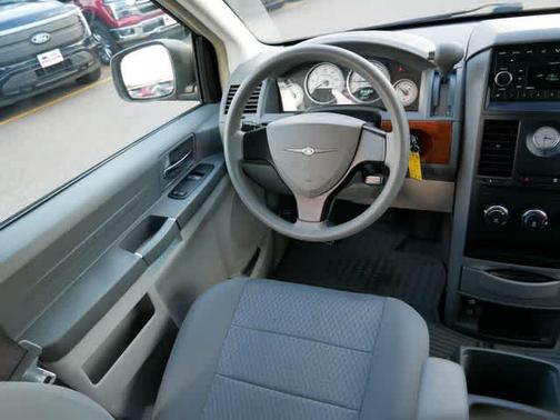 2008 Chrysler Town & Country LX