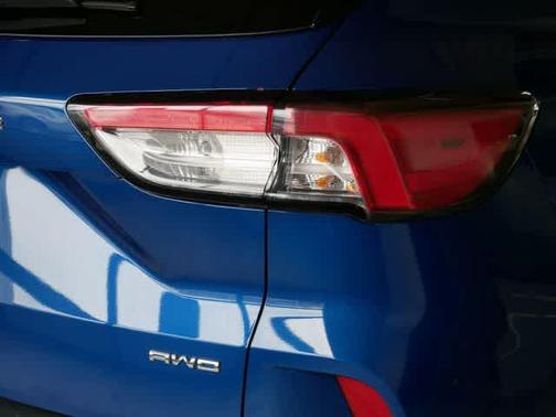 Atlas Blue Metallic 2022 Ford Escape SE