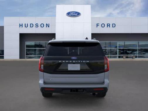 Glacier Gray Metallic Tri-Coat 2026 Ford Expedition Active