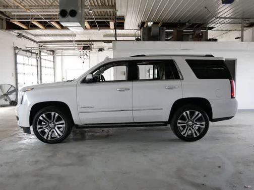 White Frost Tricoat 2019 GMC Yukon Denali