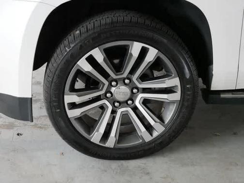 White Frost Tricoat 2019 GMC Yukon Denali