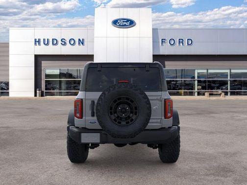 Avalanche Gray 2026 Ford Bronco Outer Banks