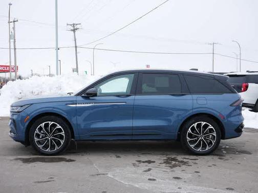 2025 Lincoln Nautilus Reserve