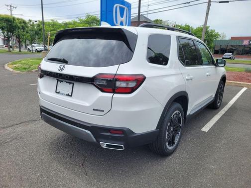 White Diamond Pearl 2026 Honda Pilot Touring S