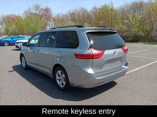 2016 Toyota Sienna LE