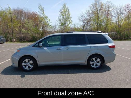 2016 Toyota Sienna LE