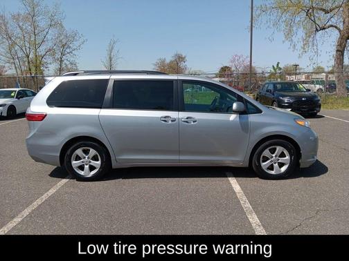 2016 Toyota Sienna LE