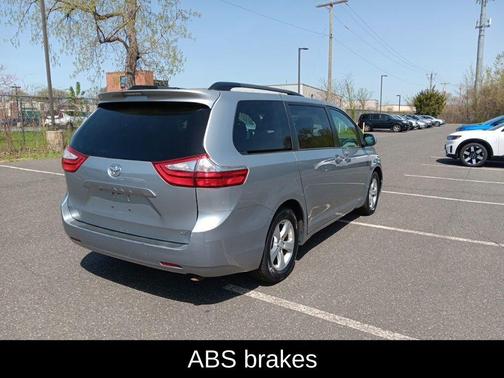 2016 Toyota Sienna LE