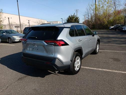2020 Toyota RAV4 Hybrid XLE
