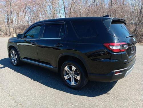 Crystal Black Pearl 2024 Honda Pilot EX-L