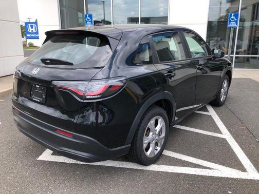 Crystal Black Pearl 2023 Honda HR-V LX
