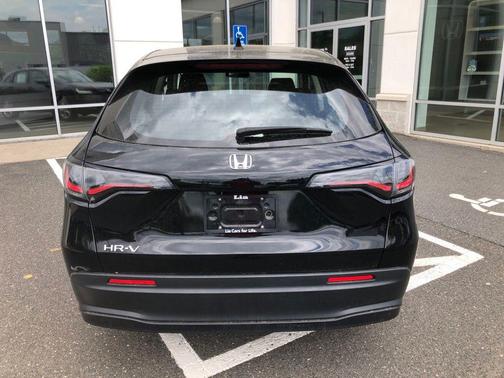 Crystal Black Pearl 2023 Honda HR-V LX