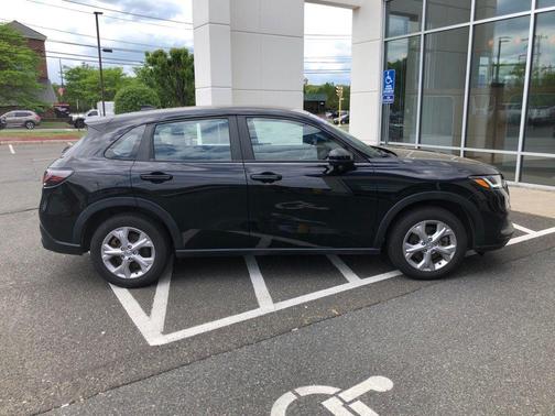 Crystal Black Pearl 2023 Honda HR-V LX