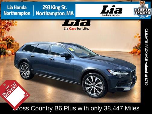 Denim Blue Metallic 2024 Volvo V90 Cross Country B6 Plus