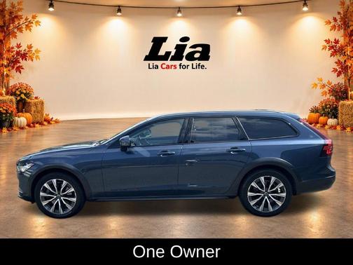 Denim Blue Metallic 2024 Volvo V90 Cross Country B6 Plus