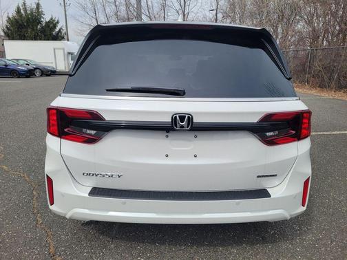 Platinum White Pearl 2026 Honda Odyssey Touring