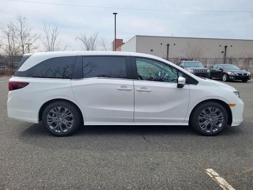 Platinum White Pearl 2026 Honda Odyssey Touring