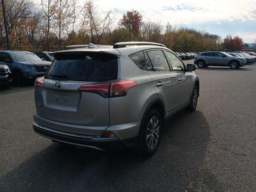 2018 Toyota RAV4 Hybrid XLE