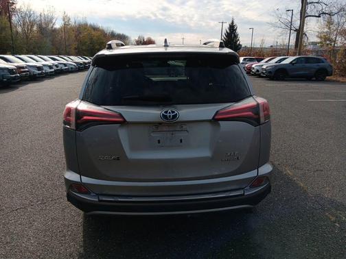 2018 Toyota RAV4 Hybrid XLE