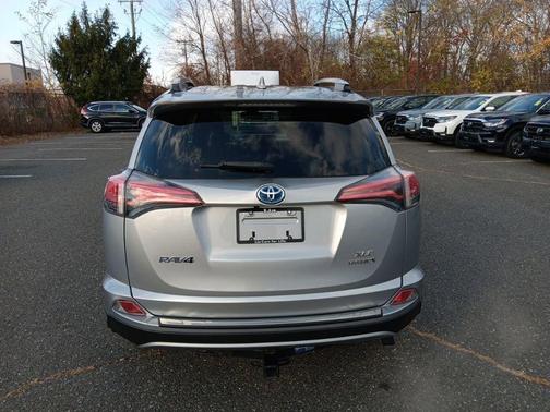2018 Toyota RAV4 Hybrid XLE