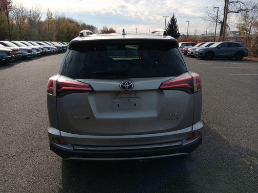 2018 Toyota RAV4 Hybrid XLE