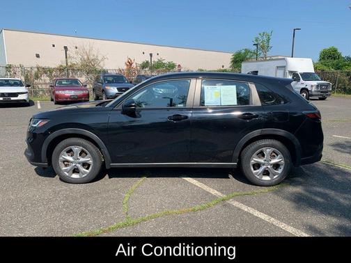 Crystal Black Pearl 2023 Honda HR-V LX