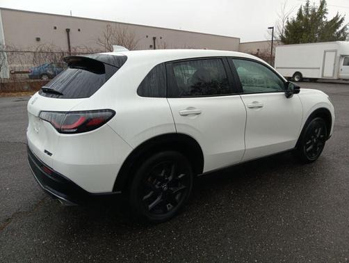 Platinum White Pearl 2024 Honda HR-V Sport