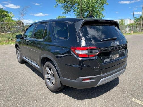 Crystal Black Pearl 2025 Honda Pilot EX-L