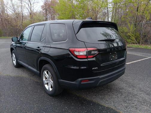 Crystal Black 2023 Honda Pilot LX